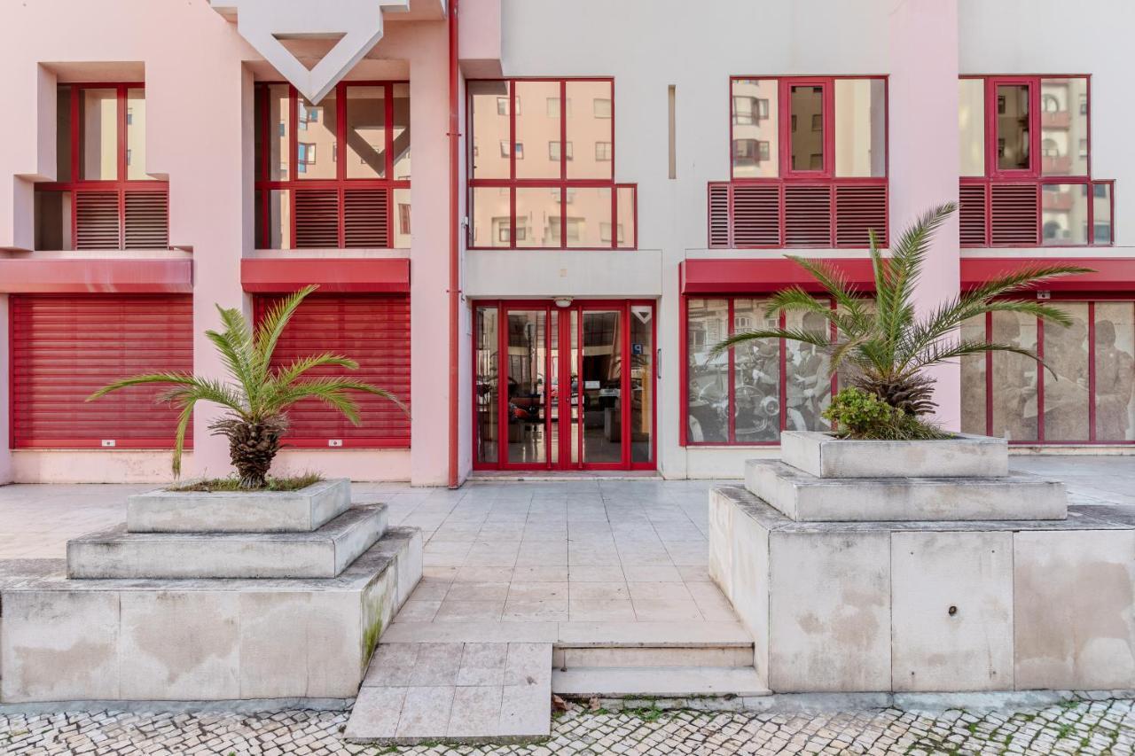 Elegant 3 Bedroom - Centre - Garage - Metro Apartment Lisbon